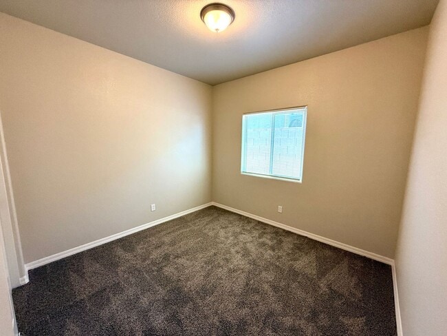 Building Photo - 3572 Charleston Loop