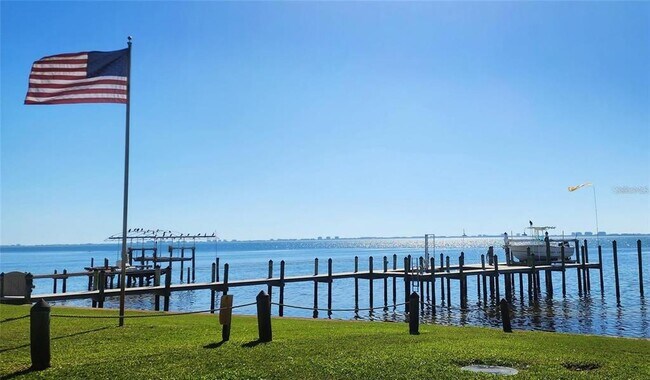 Building Photo - 329 Bernard Ave