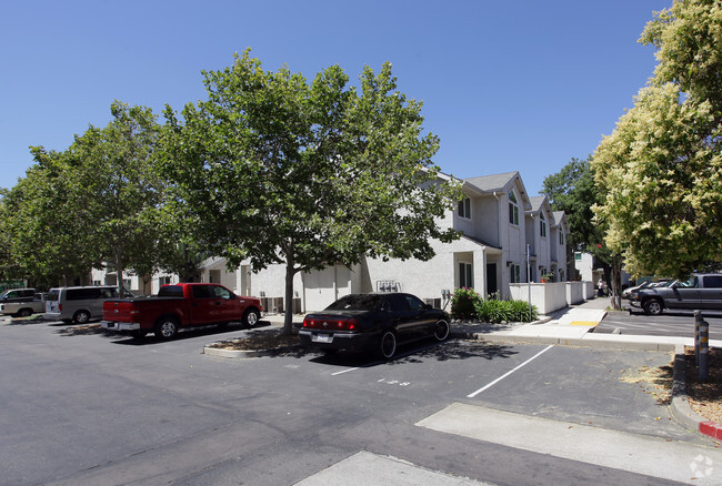 Building Photo - West Capitol Courtyard