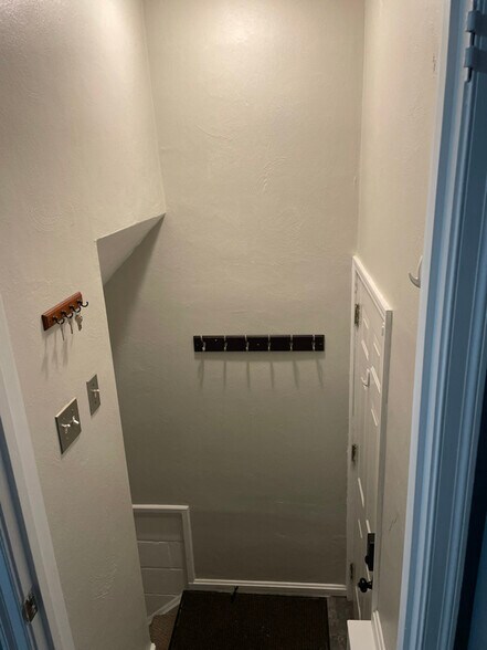 Building Photo - 1665 Tonawanda Ave