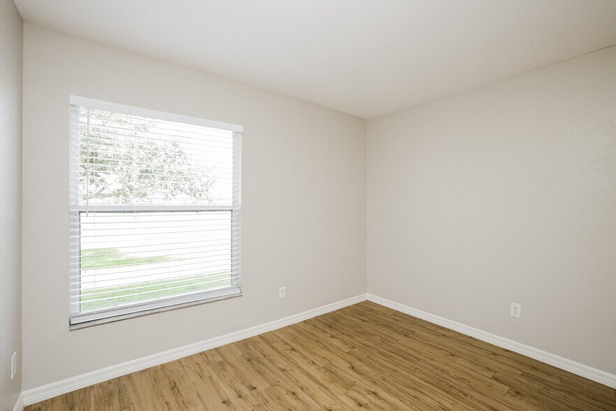 Building Photo - 1103 SW 40th Terrace