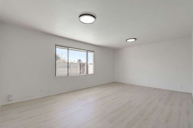 Building Photo - Spacious 4BR Tempe Home with Private Pool Near ASU