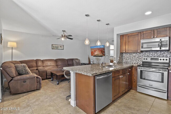 Building Photo - 5302 E Kelton Ln