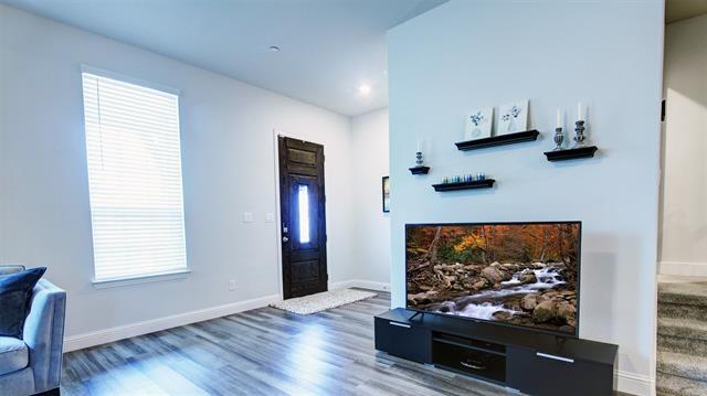 Building Photo - 7436 Palisades Dr