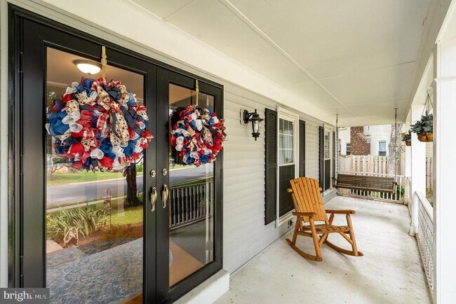 Building Photo - 15425 Beachview Dr