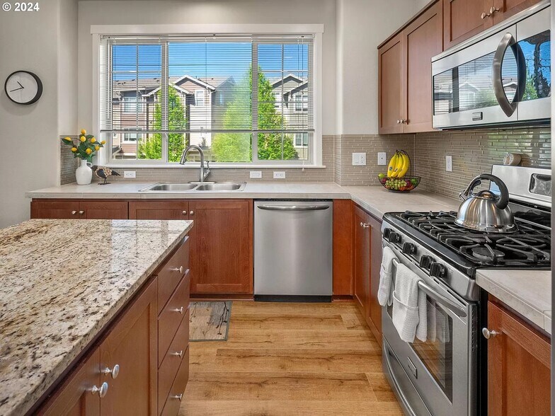Kitchen - 126 NE 78th Ave
