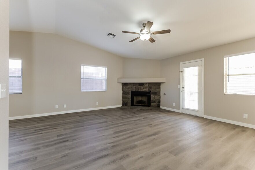 Building Photo - 4901 Metpark Dr