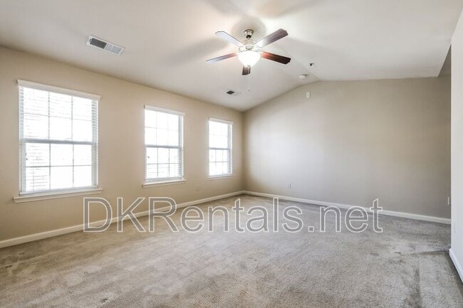 Building Photo - 6685 Story Cir