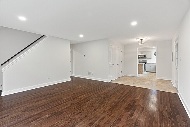 Building Photo - 409 Maiden Ln