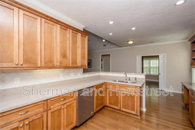 Building Photo - 2002 Amberley Dr