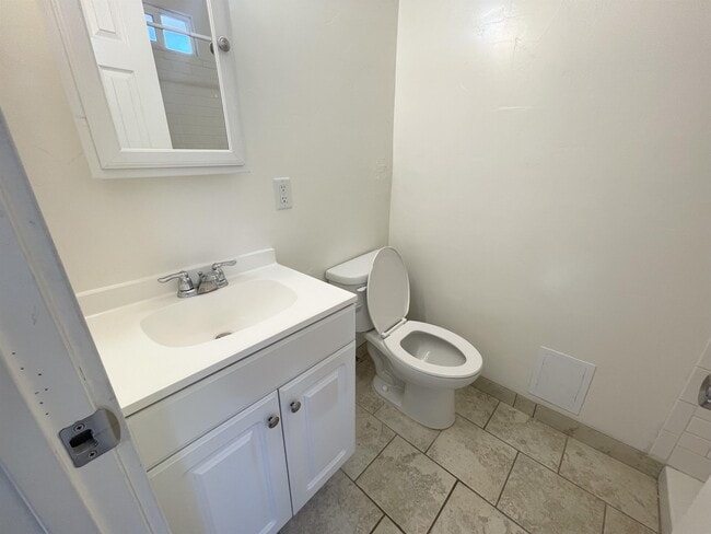 Building Photo - 1105 S State St