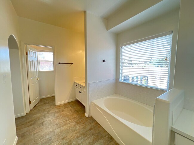 Building Photo - 3006 Tresselwyck Ln