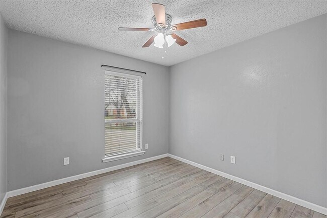 Building Photo - 2909 Lake Park Dr