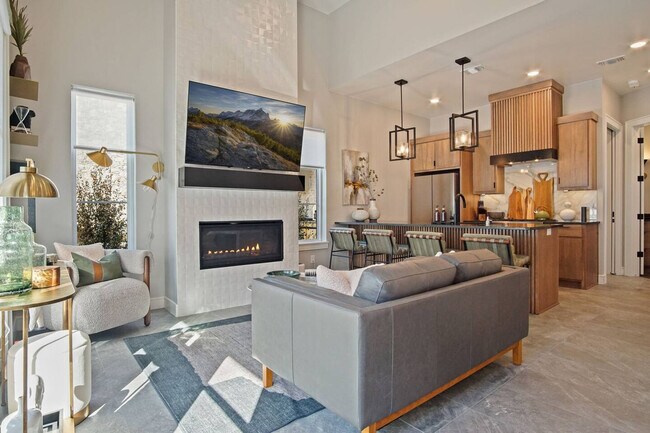 Building Photo - 225 W 1st St