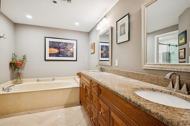 Building Photo - 4112 W Palm Aire Dr