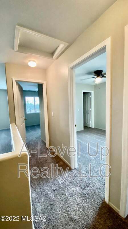 Building Photo - 721 W Flaming Arrow Dr