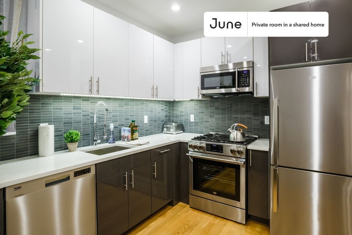 Building Photo - Room in Shared 4 bed/1.5 bath home