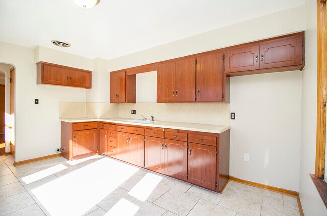 Building Photo - 2859 Boxwood Rd