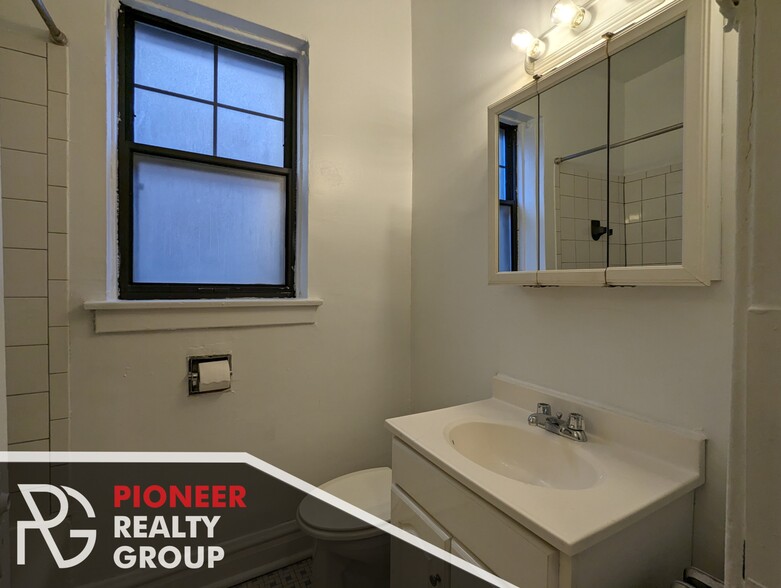 Building Photo - 4831 N Damen Ave