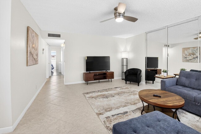 Building Photo - 173 Flanders C