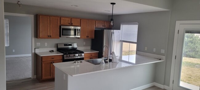 Building Photo - 3 bedroom/2.5 bath home