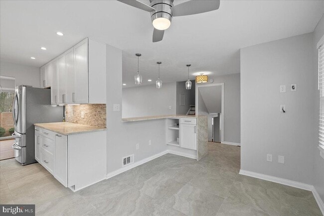 Building Photo - 7845 Brompton St