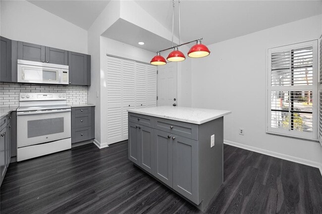 Building Photo - 944 SAN CARLOS Ct