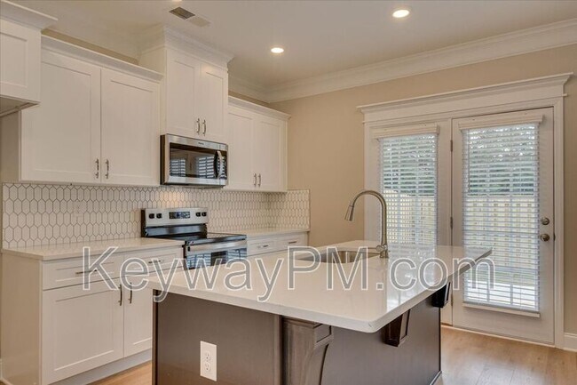 Building Photo - 715 Bronze Wy