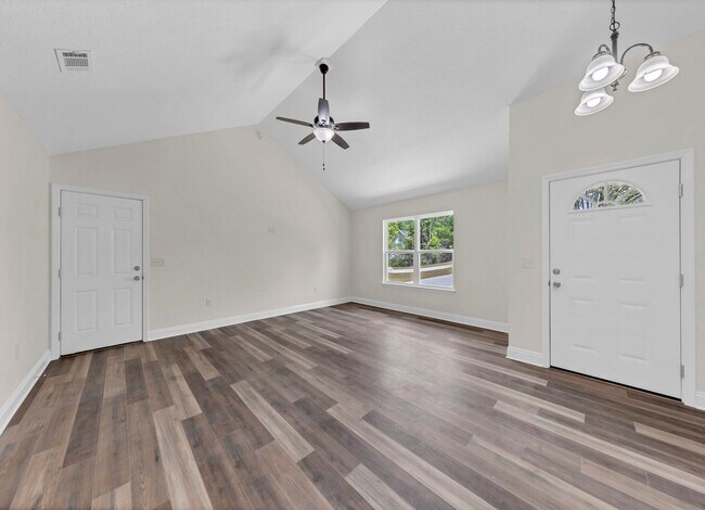 Building Photo - MOVE IN SPECIAL 1/2 off 1st months rent!!!!