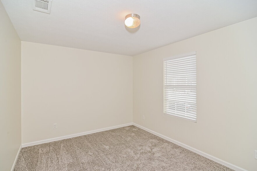 Building Photo - 2716 Miranda Dr