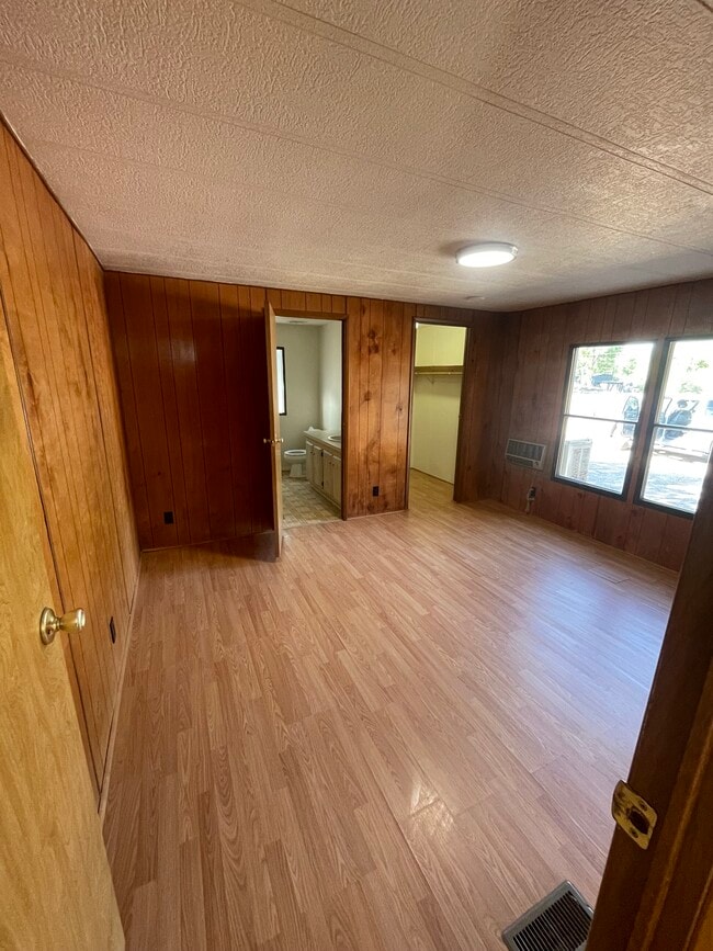 Building Photo - 488 Mountain Shadows Rd