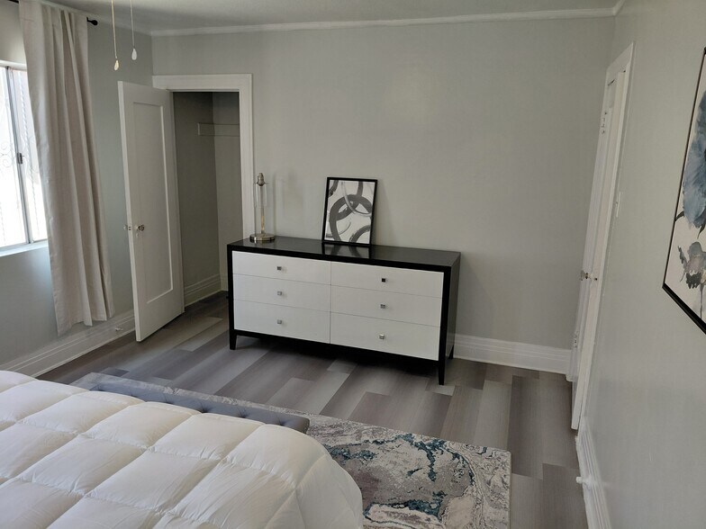 Building Photo - 2627 Buckingham Rd