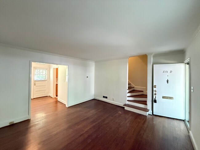 Building Photo - 715 N Avalon Rd