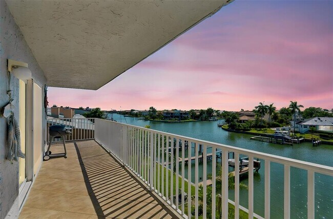 Building Photo - 719 Pinellas Bayway S