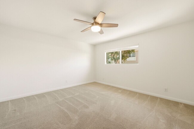 Building Photo - Remodeled 3bd/2.5bath steps from beaches, Racetrack, and Cedros Design district