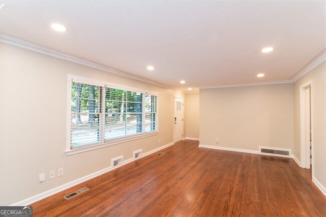Building Photo - 4090 Land O Lakes Dr NE