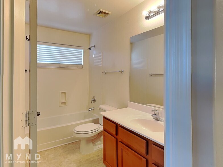 Building Photo - 38587 N Jonathan St