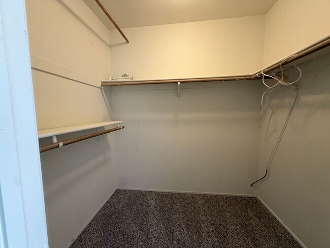 Building Photo - Welcome to this beautifully renovated 2-bedroom, 1-bath home in the desirable Foothill Oaks!