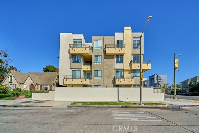 Building Photo - 5525 W Olympic Blvd