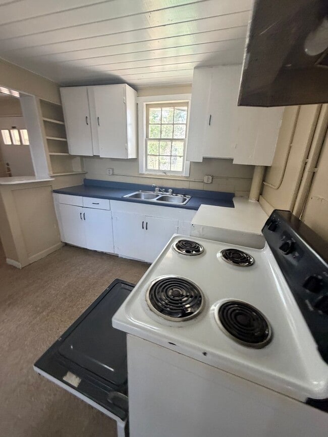 Building Photo - 607 E Gordon St