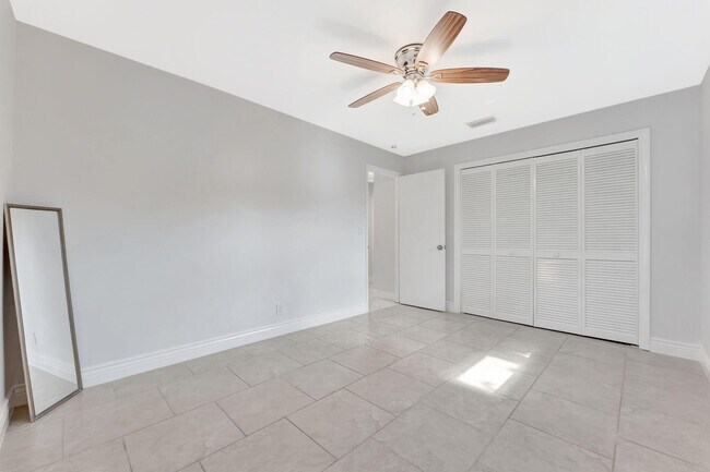 Building Photo - 10251 NW 39th Ct