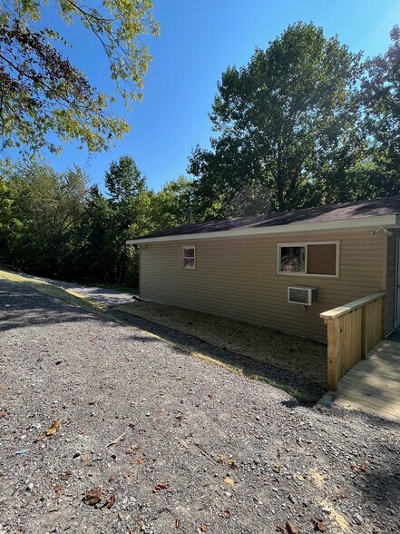 Building Photo - 718 Mount Vernon Rd