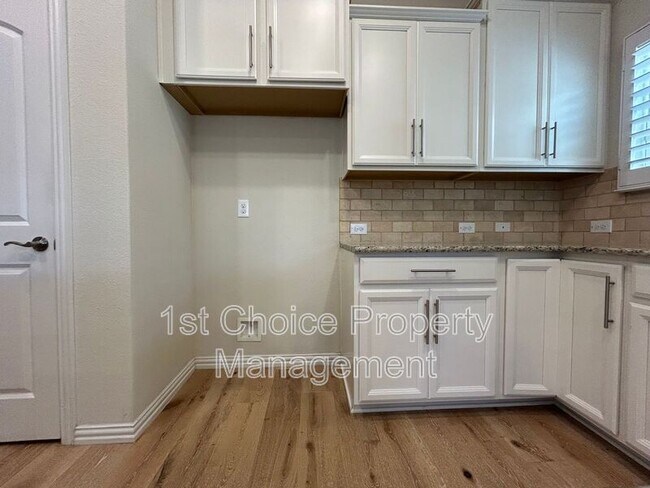 Building Photo - 952 Pinnacle Ridge Rd