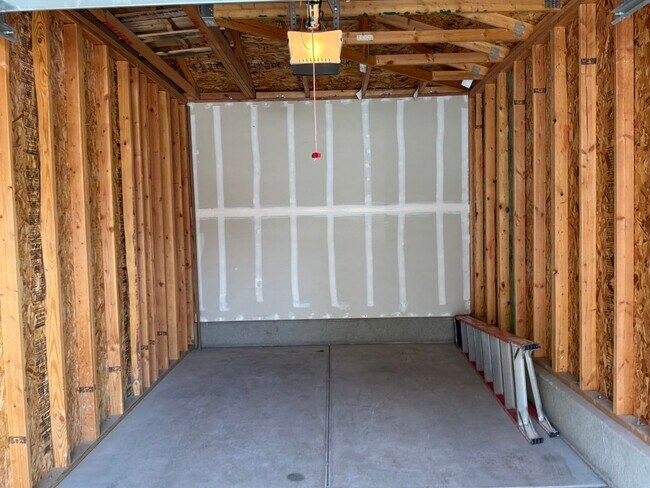 Building Photo - 2 bedroom 2 bathroom Condo