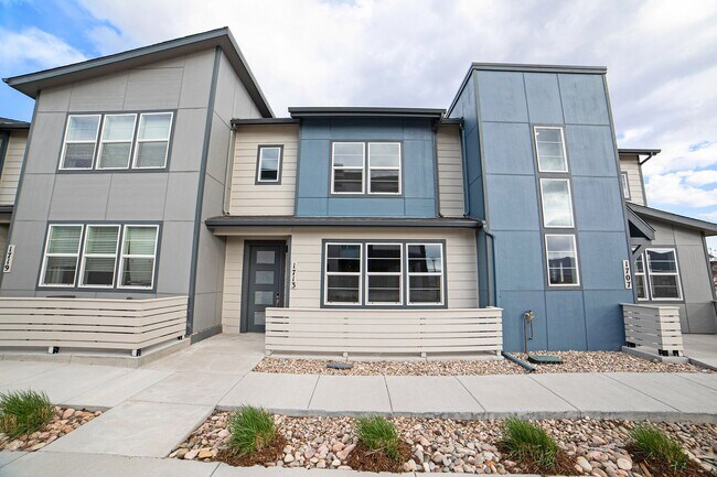 Primary Photo - Gorgeous Townhome at Victory Ridge!