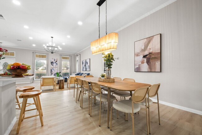 Building Photo - Lakefront Luxury Retreat, 5 Beds, 3 Baths, Quiet Gated Community.