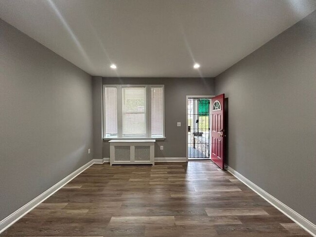 Building Photo - 2 Bedroom Move in Special - $99 Security Deposit