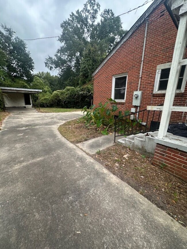 Building Photo - 1323 N Indepedence Street