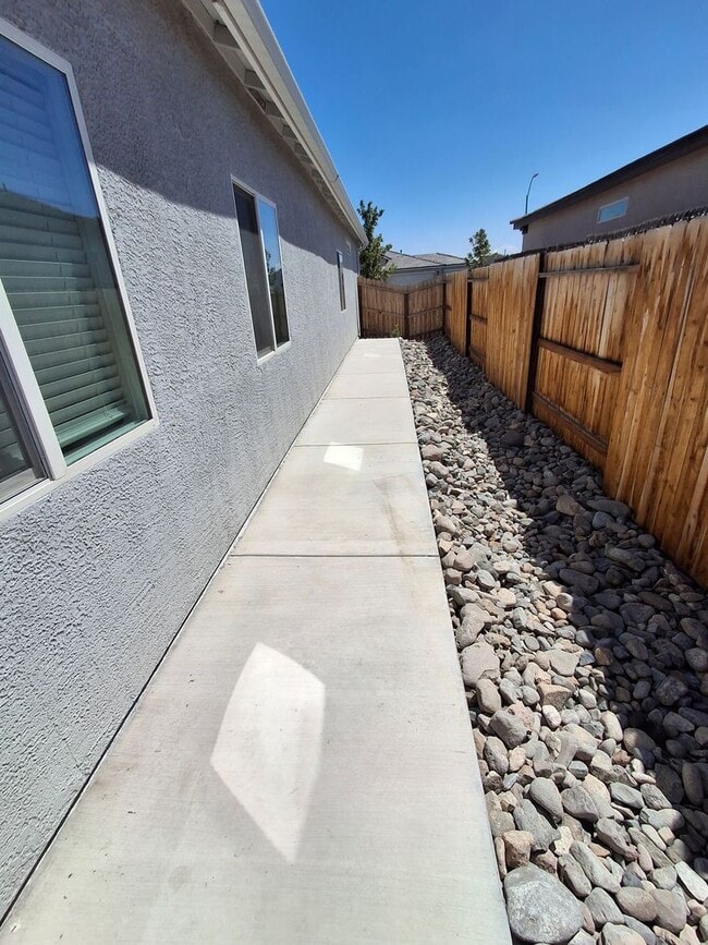 Building Photo - Newer 4 Bedroom Home, 3 car garage
