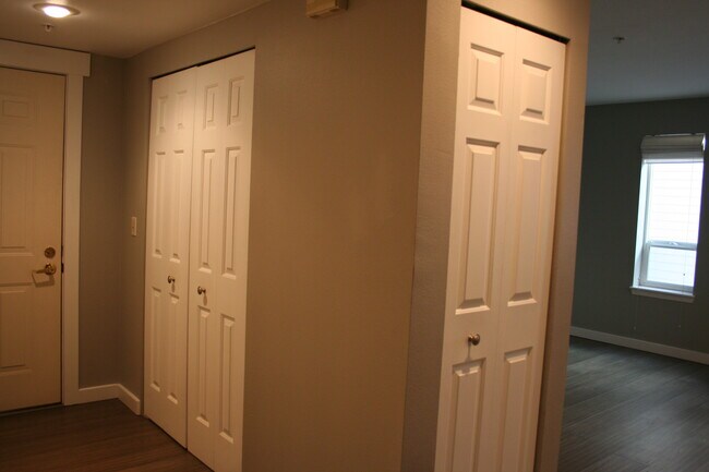 Building Photo - 3028 Western Ave